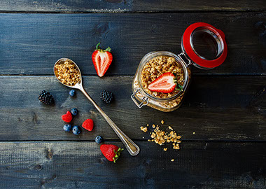Image of fiber rich grains and berries.