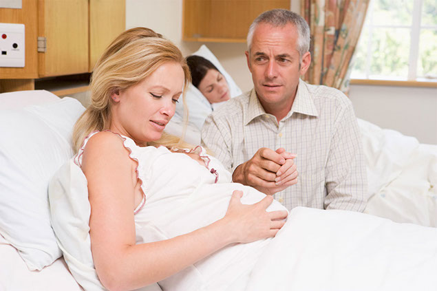 Image of women at the hospital about to have her baby.