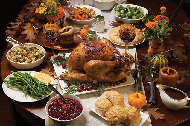 Image of thanksgiving dinner set on the table.