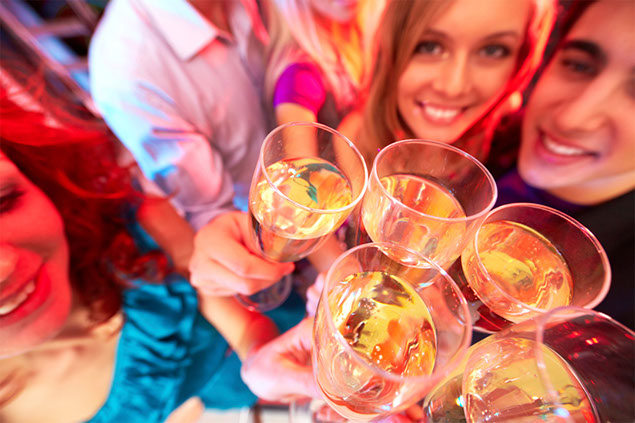 Image of teens and alcohol.