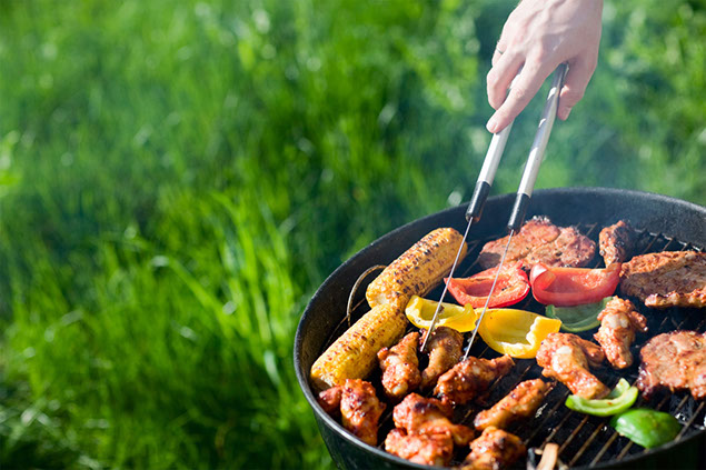 Image of food on the barbecue grill.
